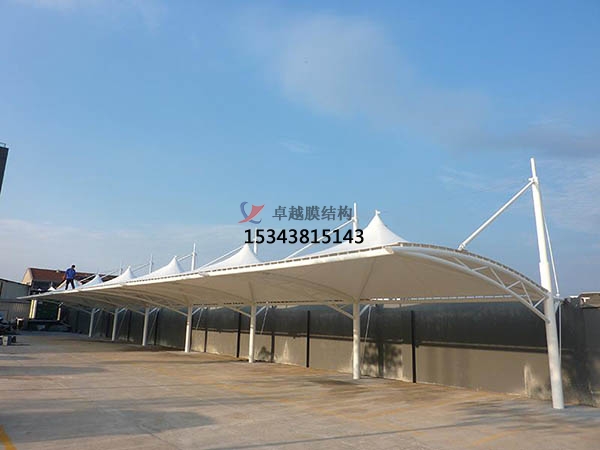 宜良<font color='red'>膜結(jié)構(gòu)停車棚</font>【設(shè)計生產(chǎn)安裝】